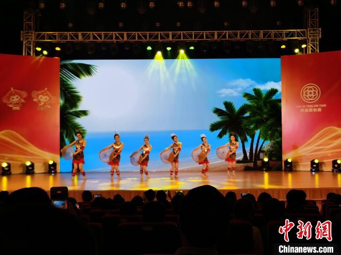 暨南大学第二届民族文化节22日在该校石牌校区大礼堂举行。　郭军 摄