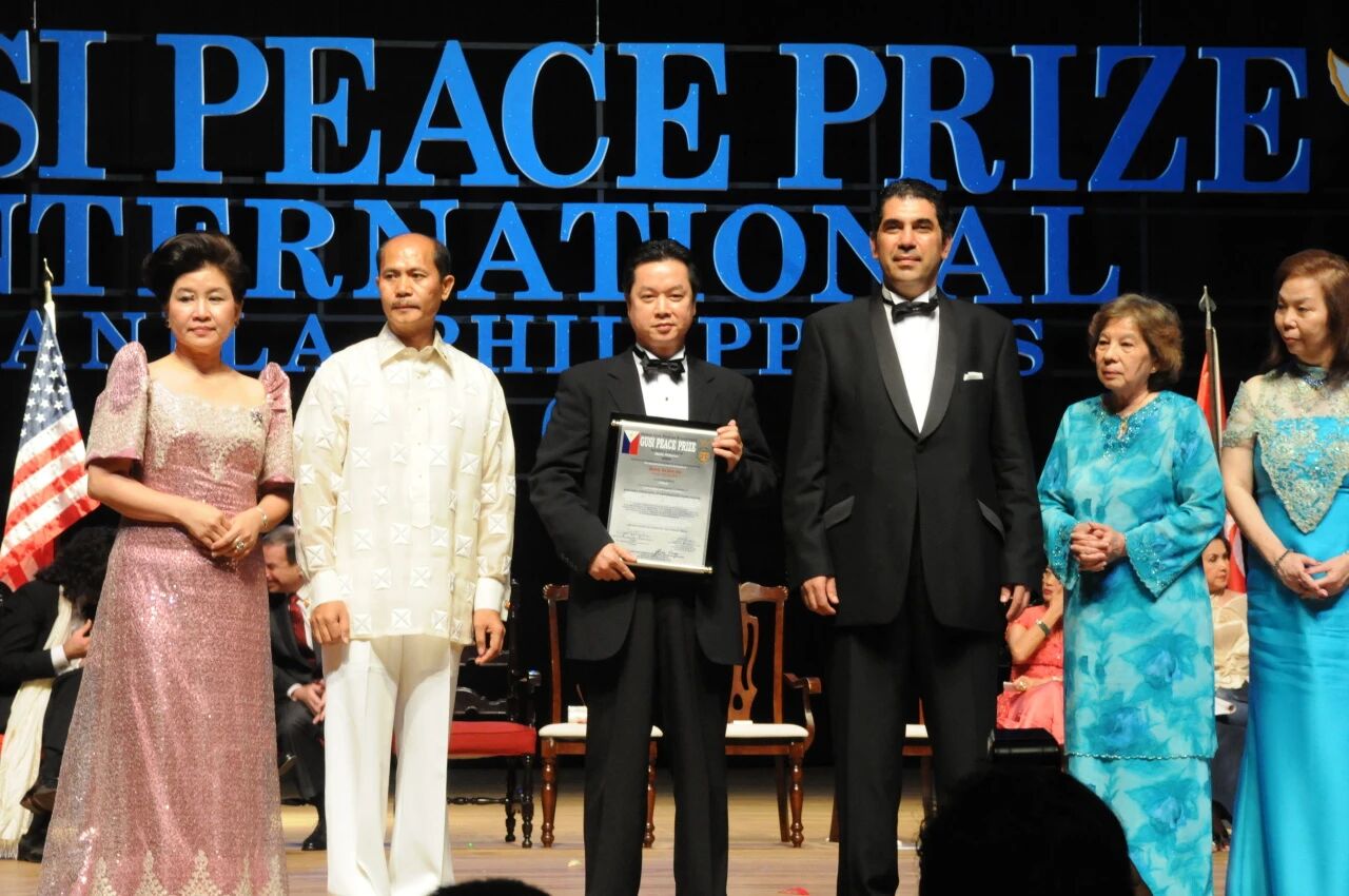 何舜发荣获“格乐士和平奖”