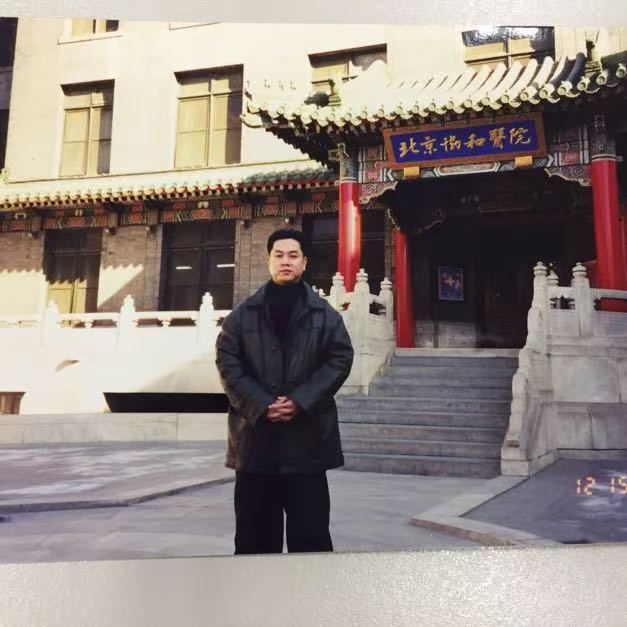 何舜发到北京协和医院示范手术后留影